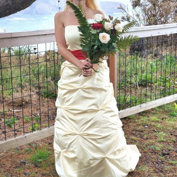 Light Gold red sash formal dress bridal gown - Picture 2 of 5